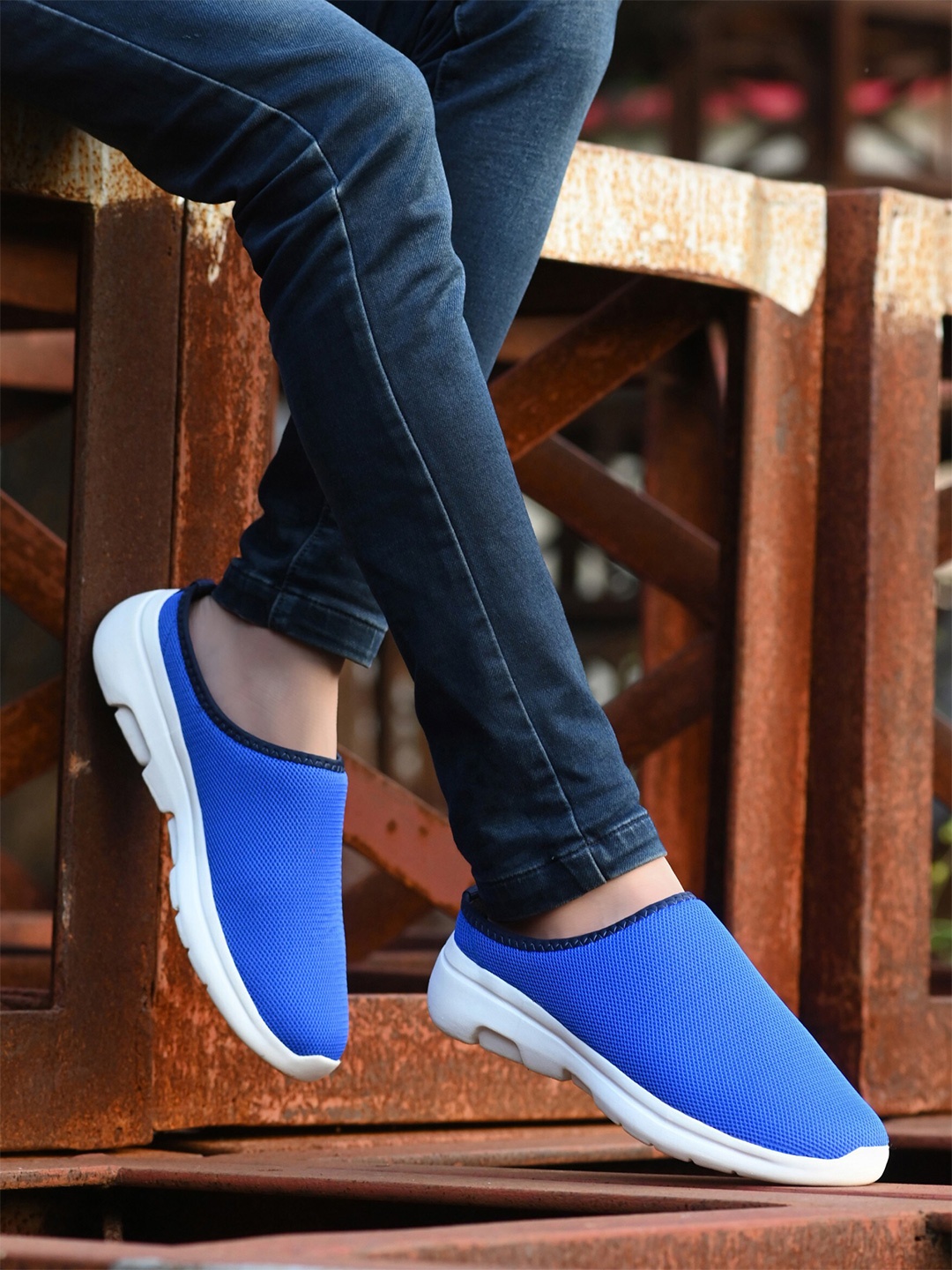 

Yuuki Men Blue Mesh Walking Non-Marking Shoes