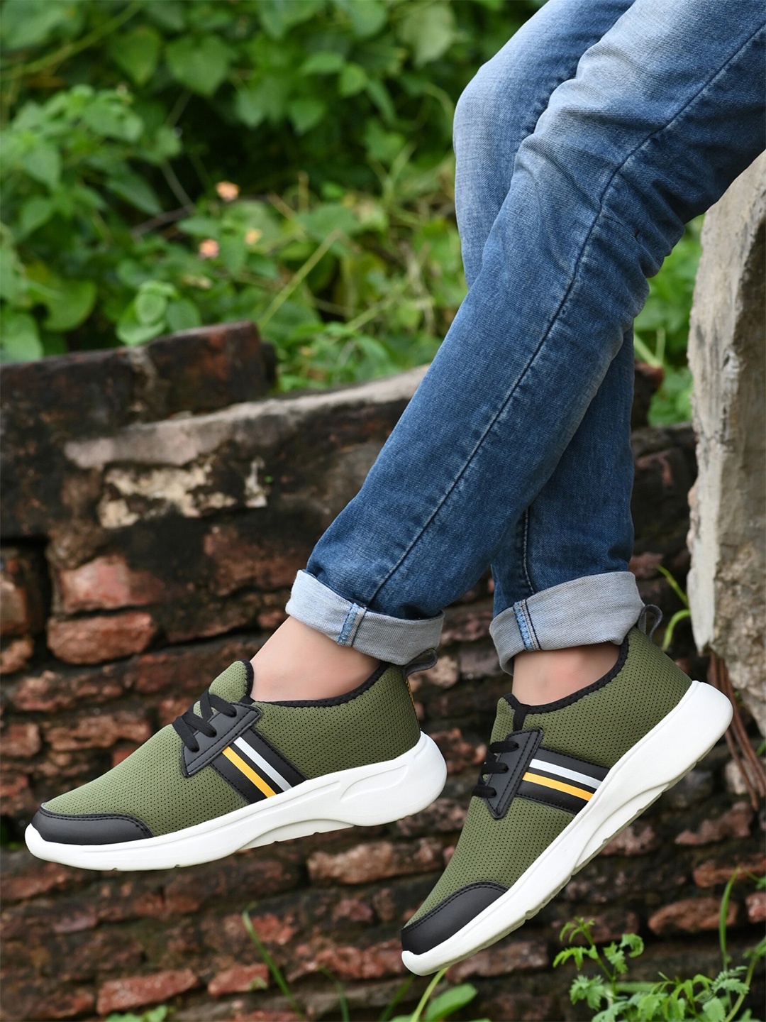 

Yuuki Men Olive Green Mesh Running Non-Marking Shoes