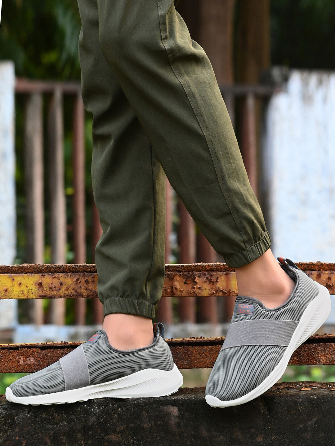 

Yuuki Men Grey Mesh Walking Non-Marking Shoes