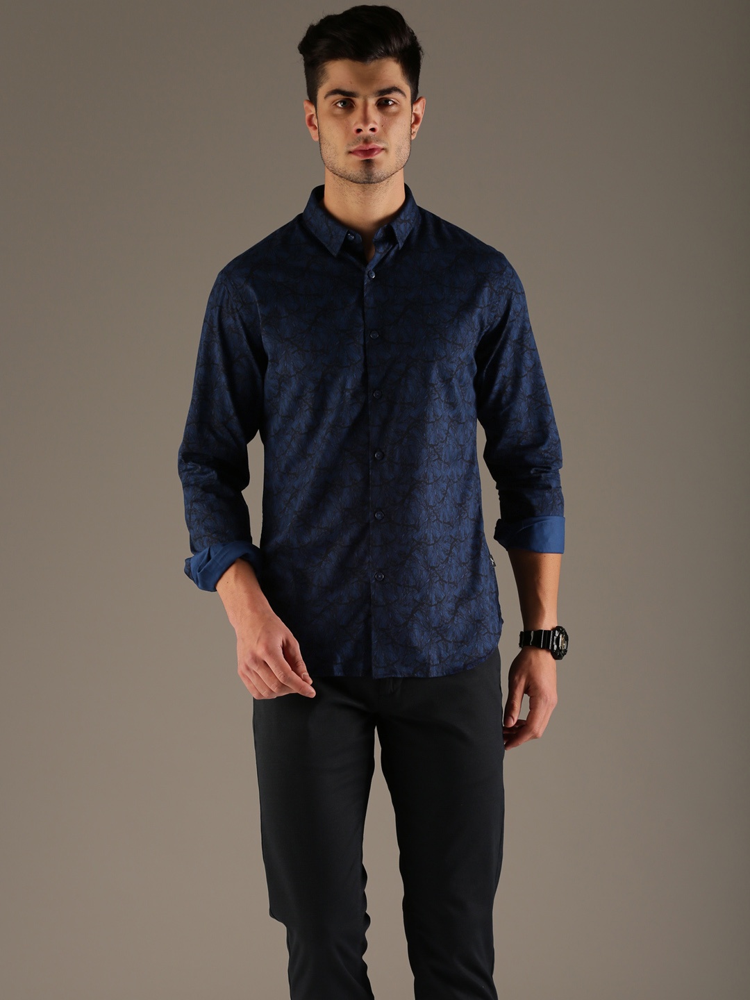 

Flying Machine Men Navy & Black Regular Fit Printed Casual Shirt, Navy blue