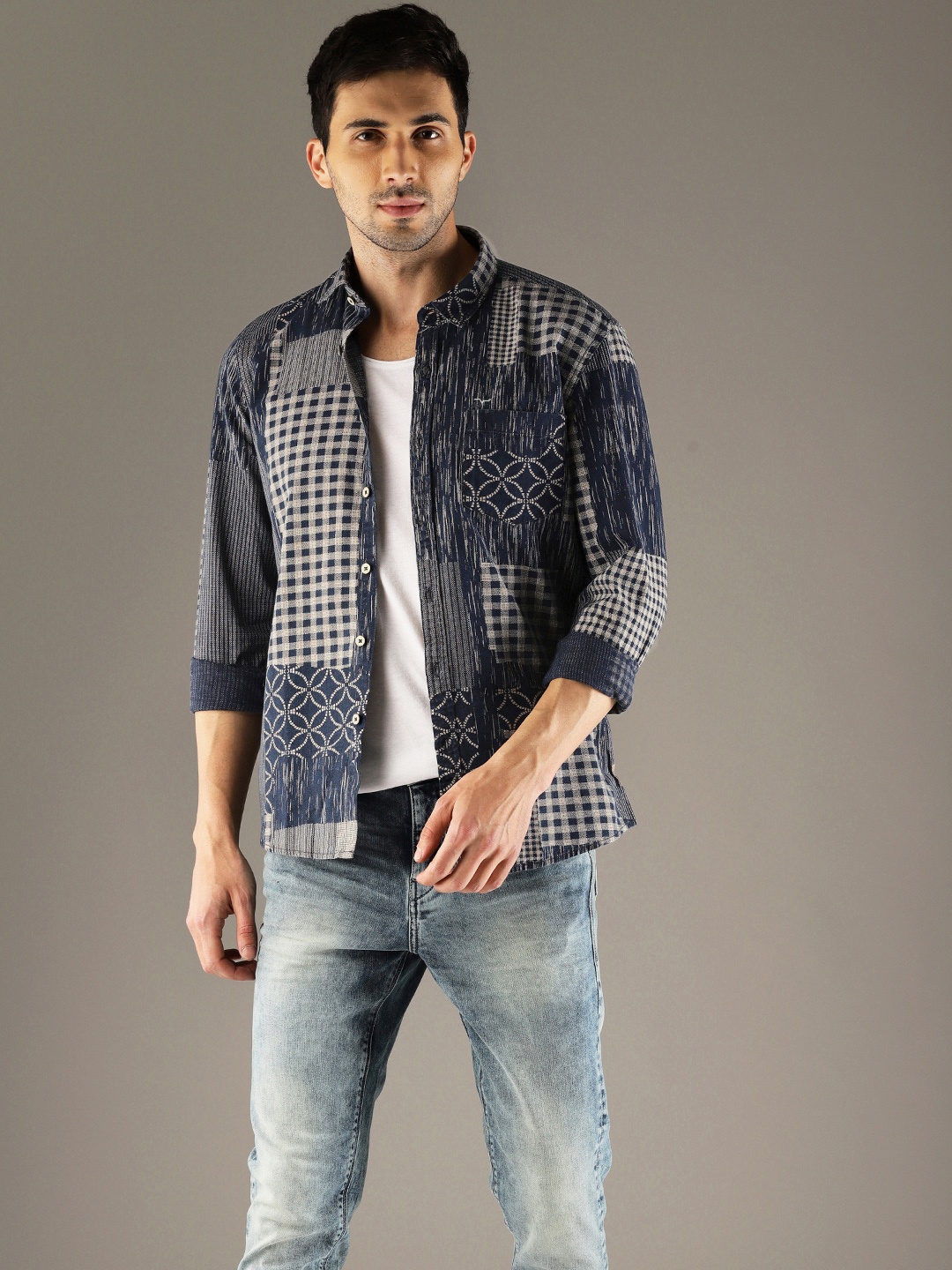 

Flying Machine Men Navy & Beige Regular Fit Printed Casual Shirt, Navy blue