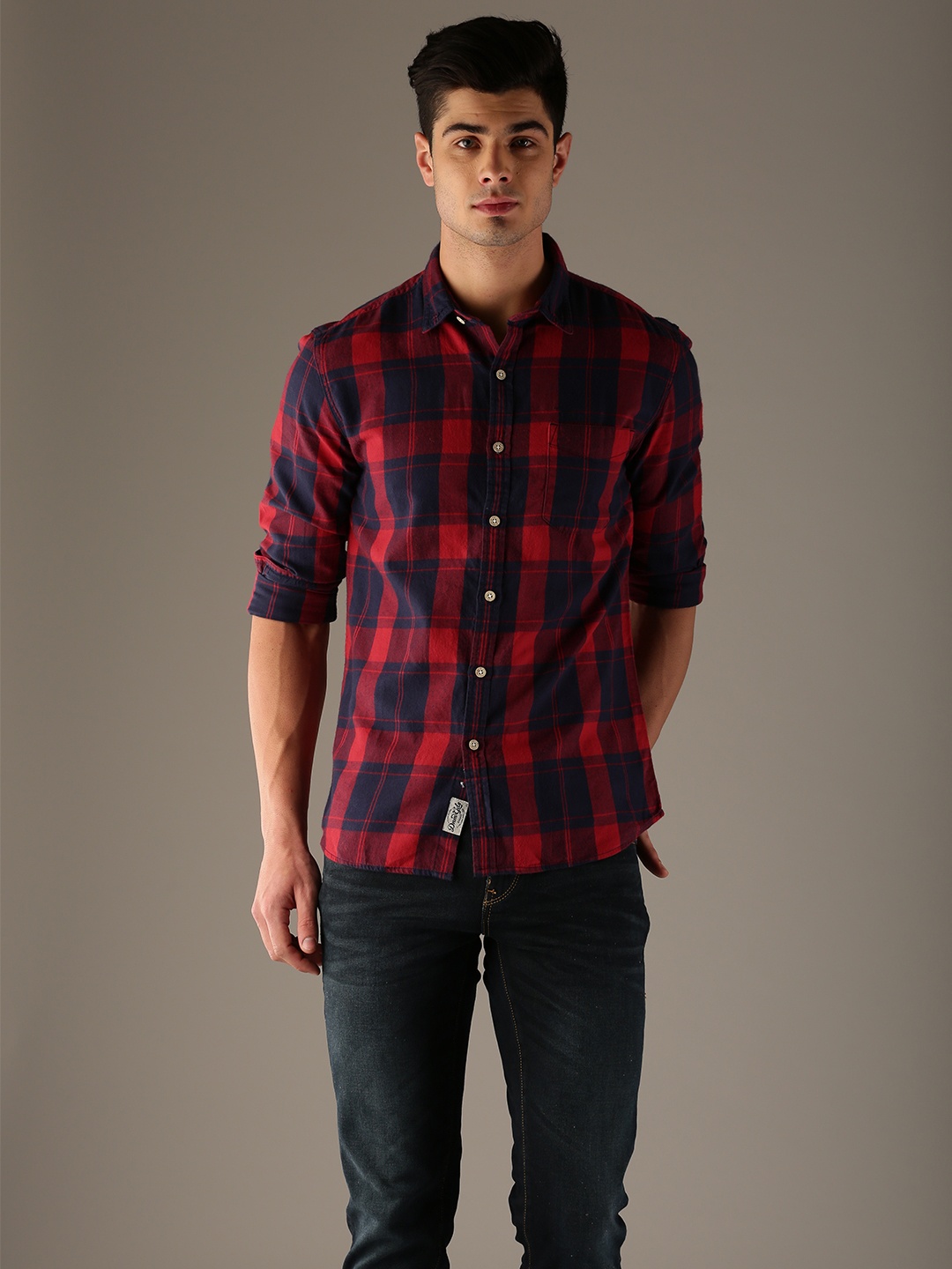 

Flying Machine Men Red & Navy Blue Regular Fit Checked Casual Shirt