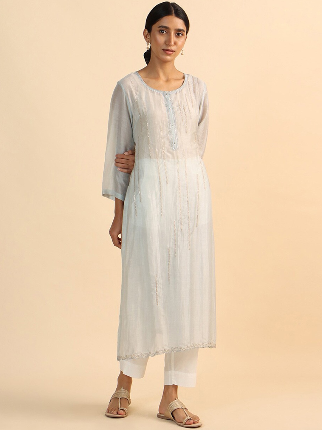 

Taneira Women Embroidered Kurta, Grey