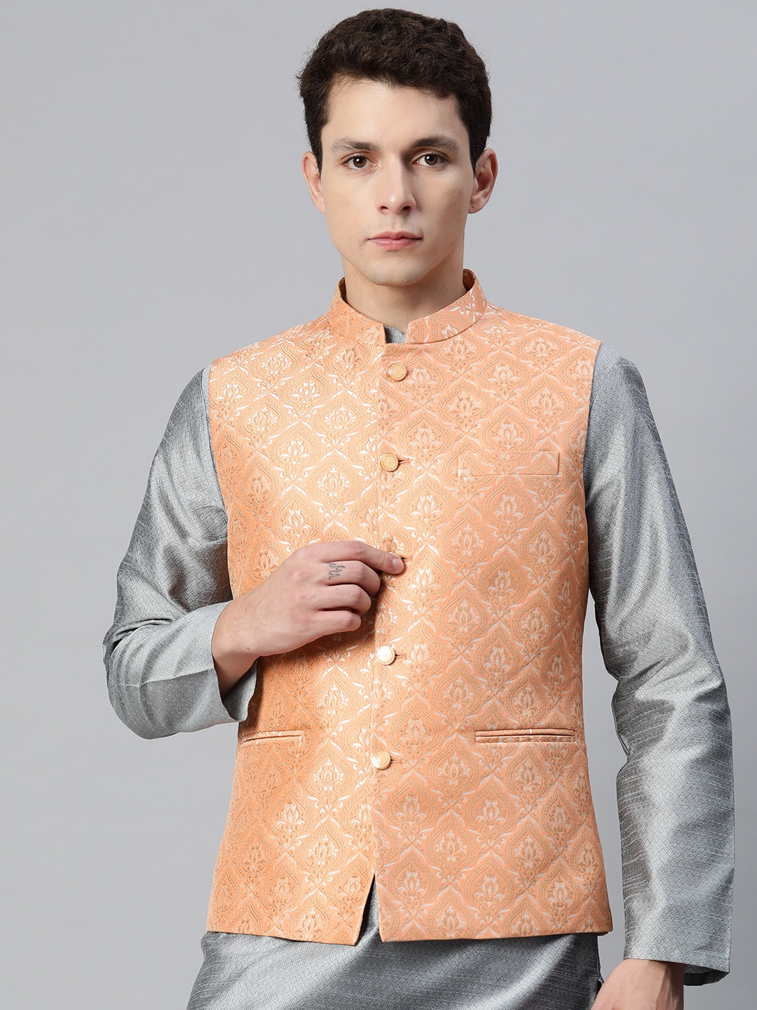 

MANQ Men Peach-Coloured & Gold Ethnic Motifs Jaquard Woven Design Nehru Jacket