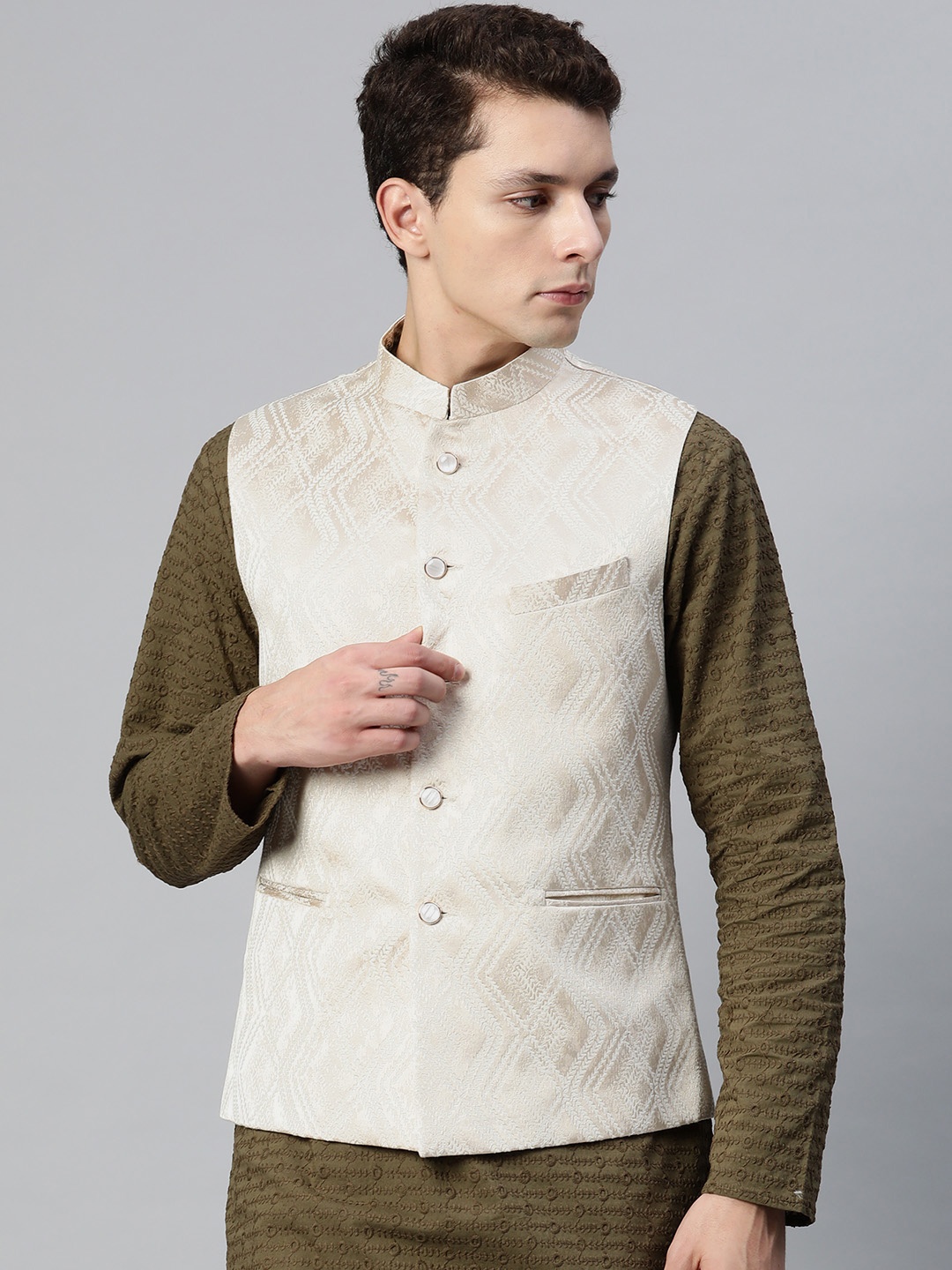 

MANQ Men Woven Design Jaquard Silk Nehru Jacket, Cream