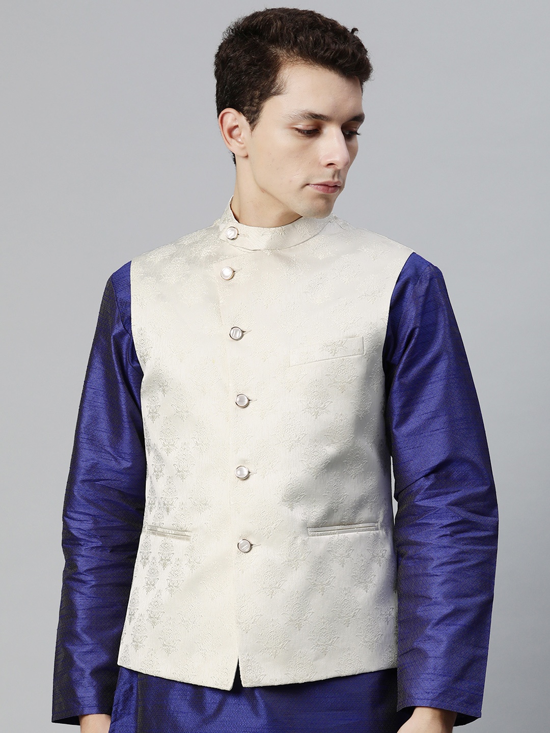 

MANQ Men Woven Design Jaquard Silk Nehru Jacket, Cream