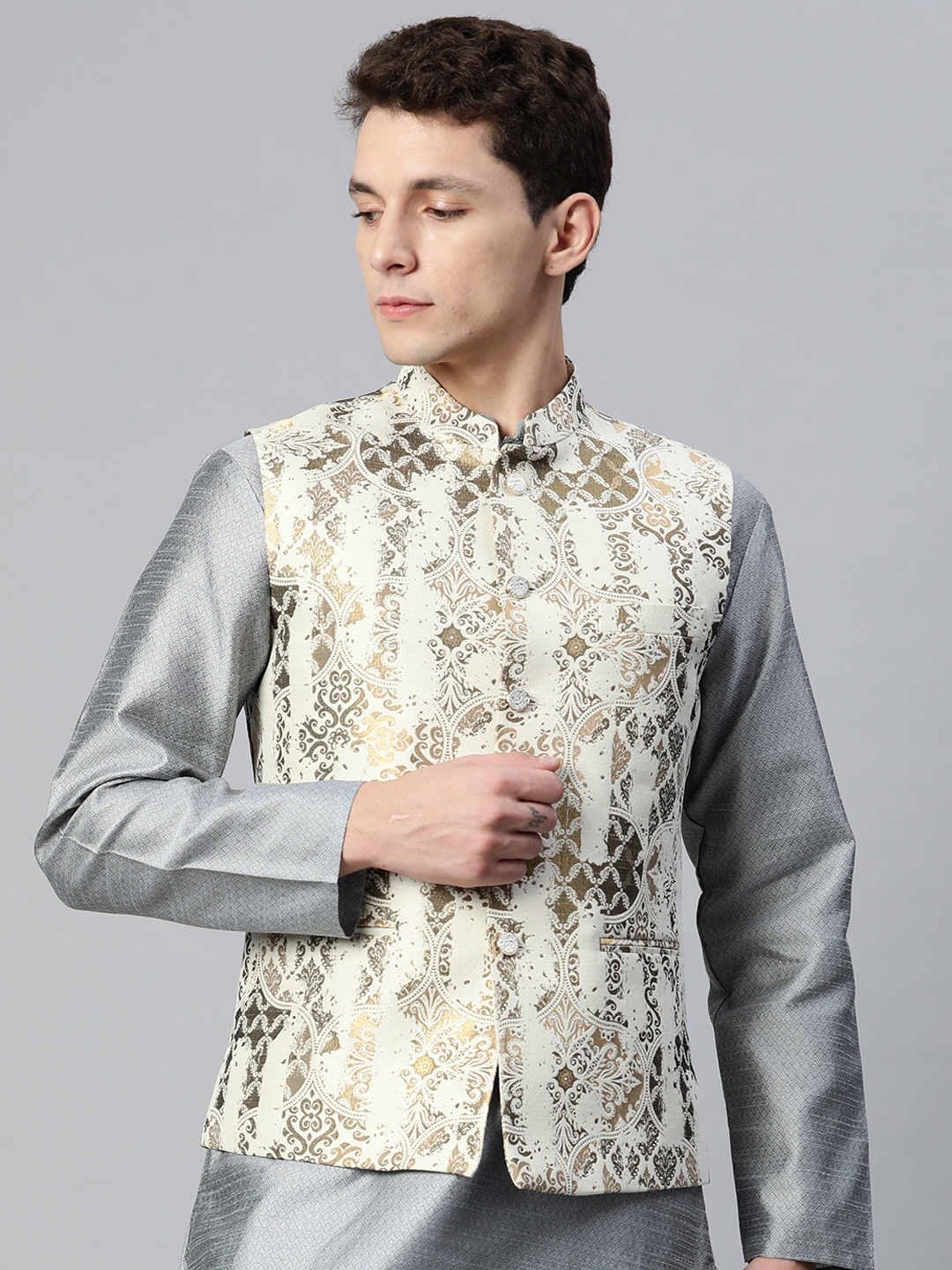 

MANQ Men Woven Design Jaquard Silk Nehru Jacket, Cream