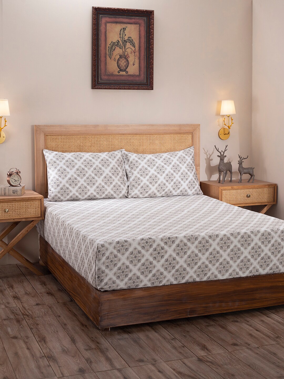 

MASPAR Off White & Grey Printed 400 TC Cotton King Bedsheet with 2 Pillow Covers