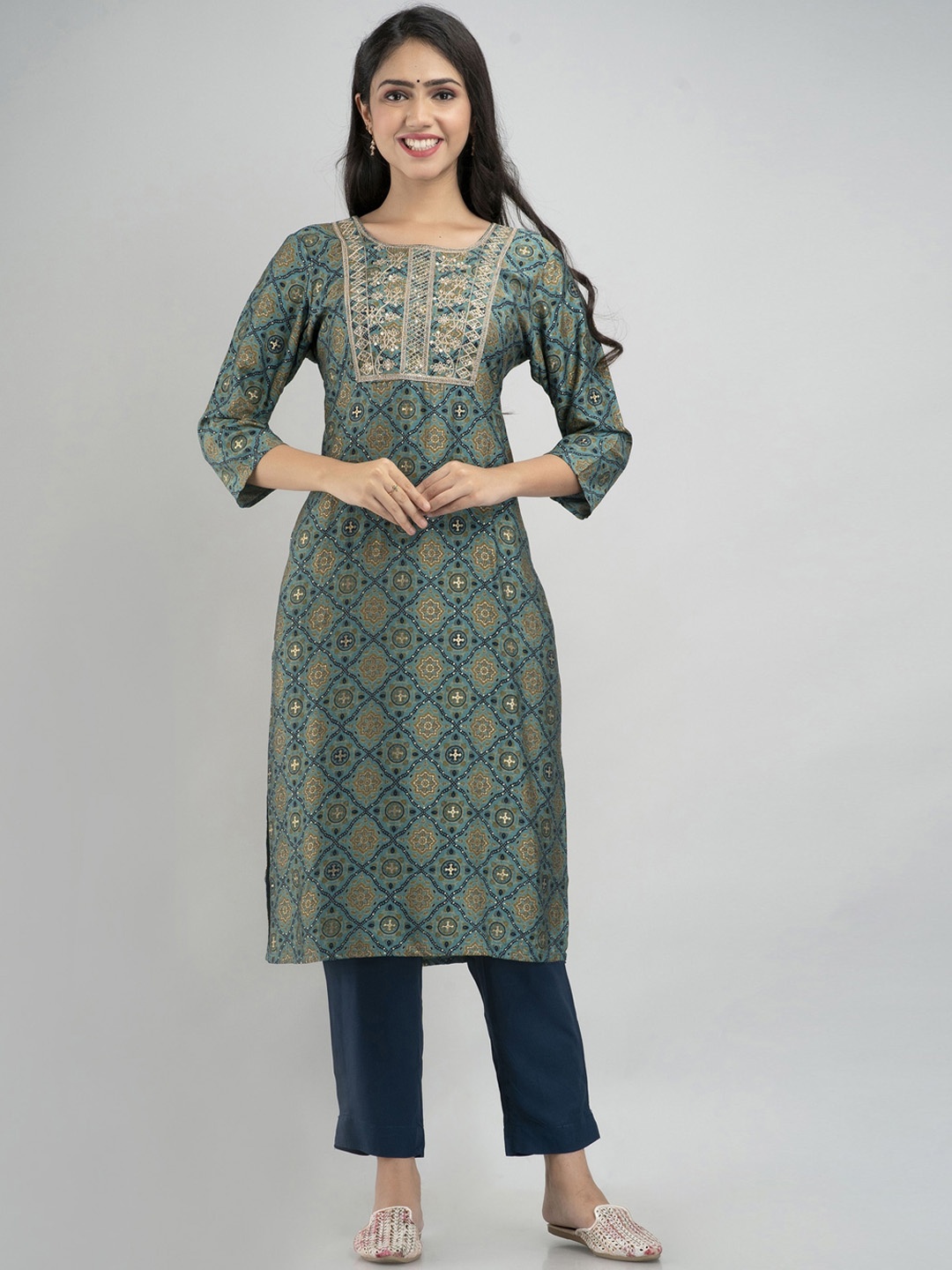 

PREKSHA Women Green Floral Embroidered Sequinned Chanderi Silk Kurta with Trousers