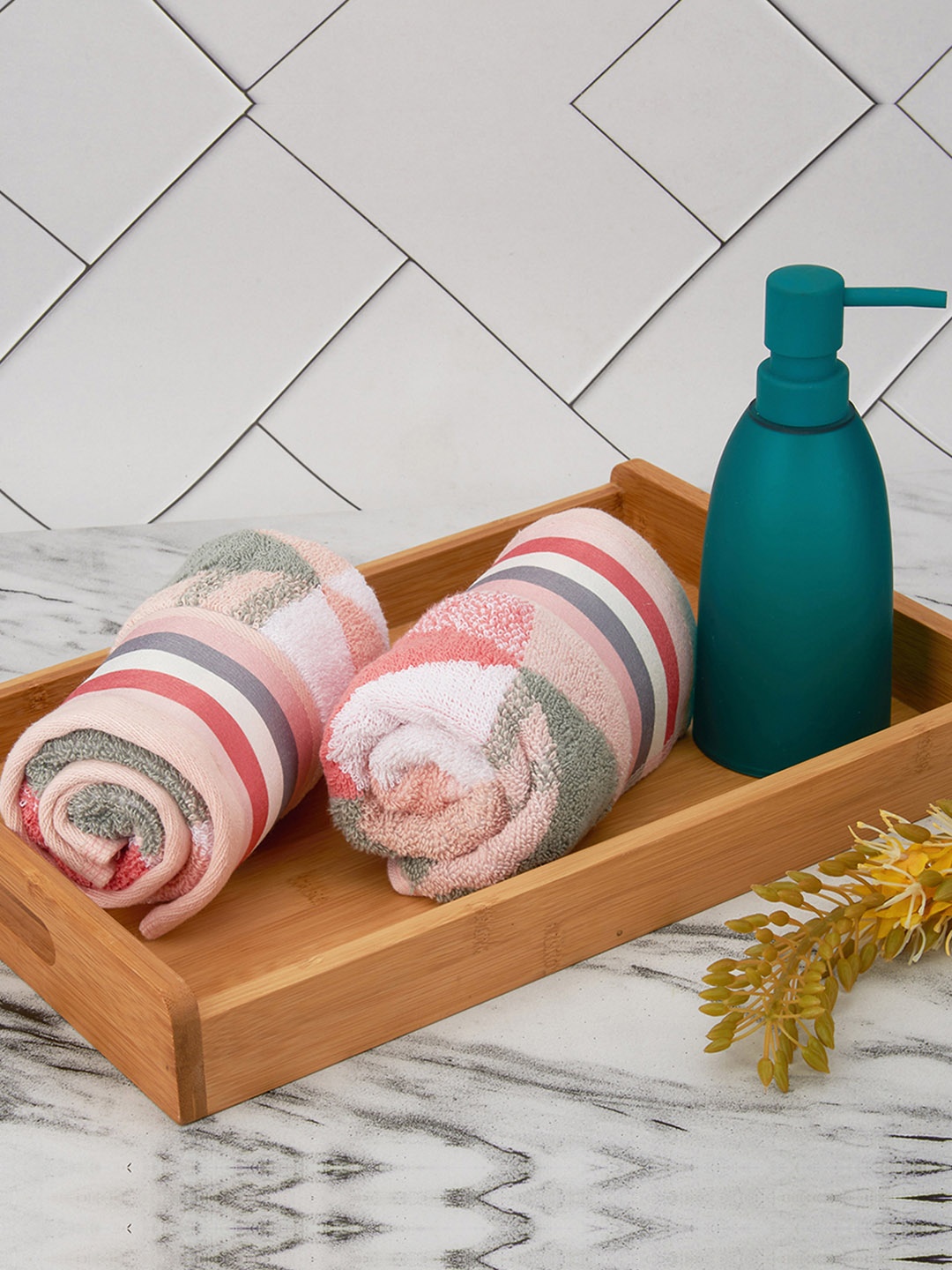 

Black gold Set Of 2 Printed 650 GSM Pure Cotton Hand Towel, Pink