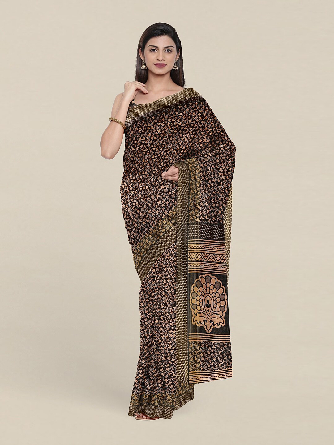 

Pothys Women Black & Beige Floral Printed Cotton Blend Saree