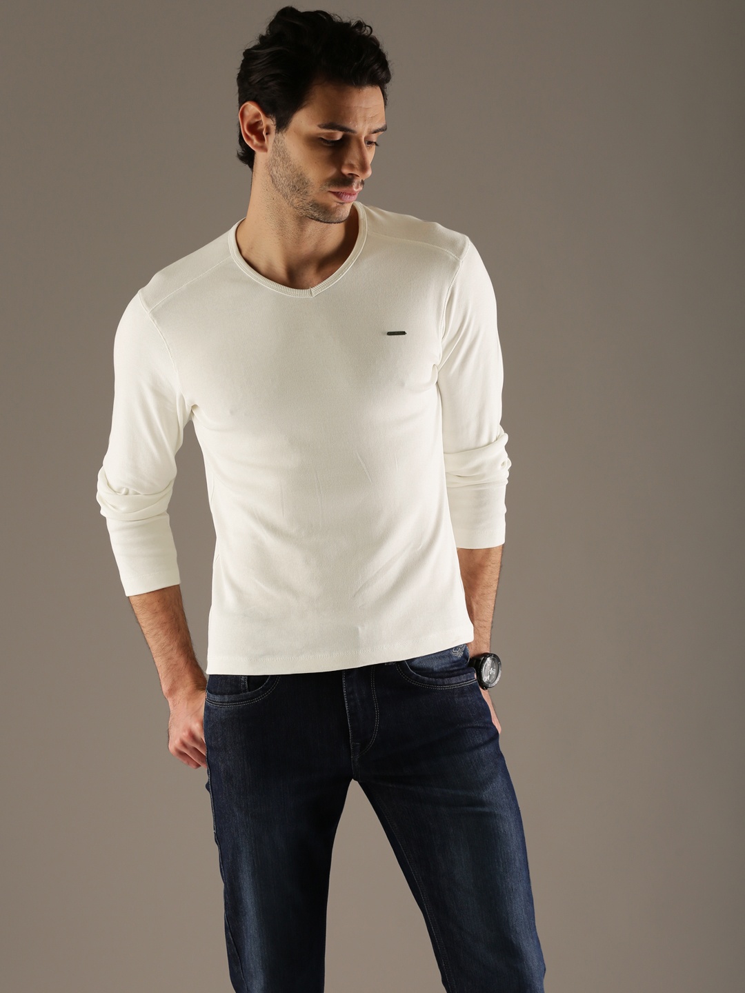 

Flying Machine Men Off-White Solid V-Neck Pure Cotton T-shirt