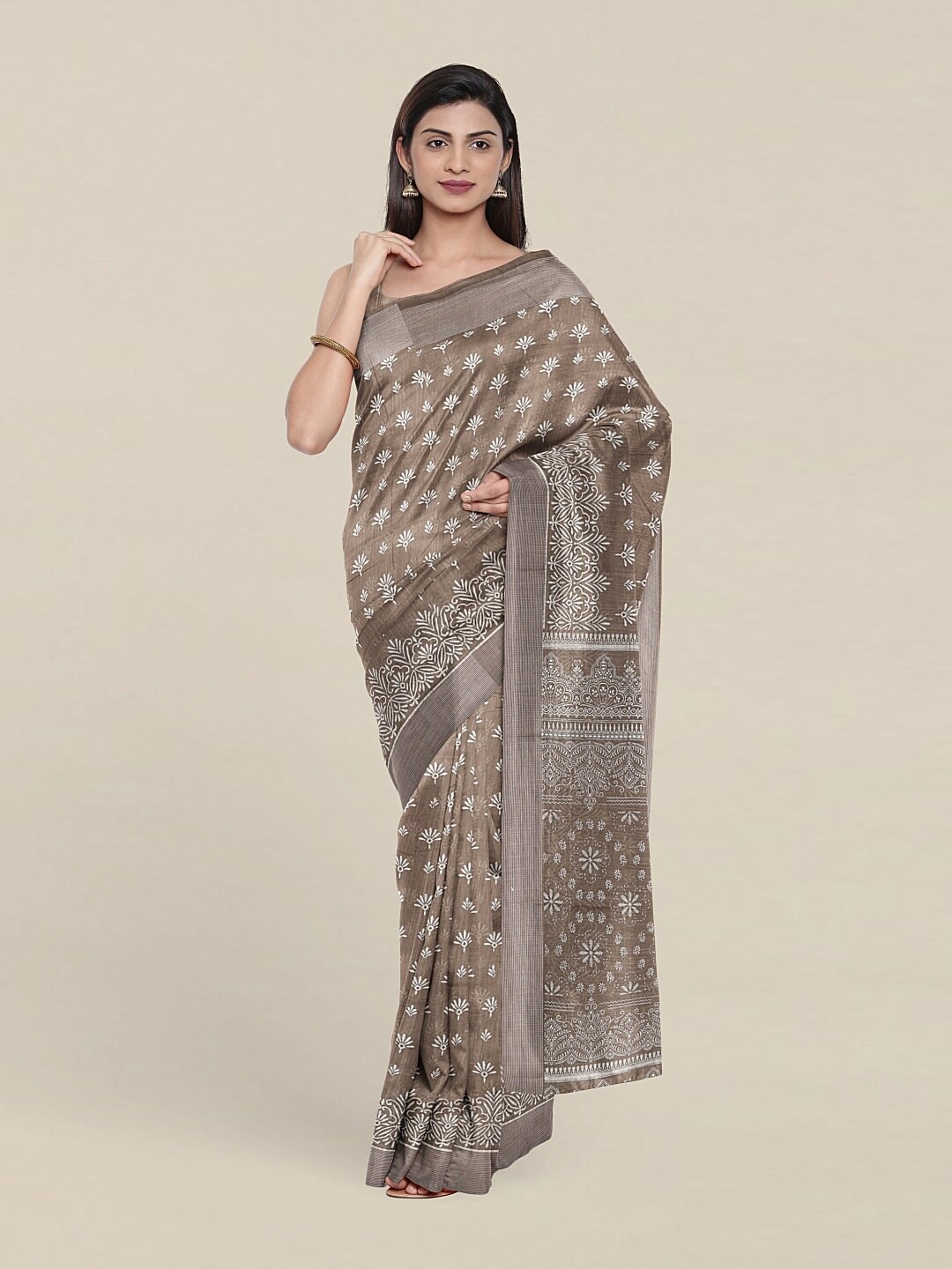 

Pothys Grey & White Floral Printed Saree