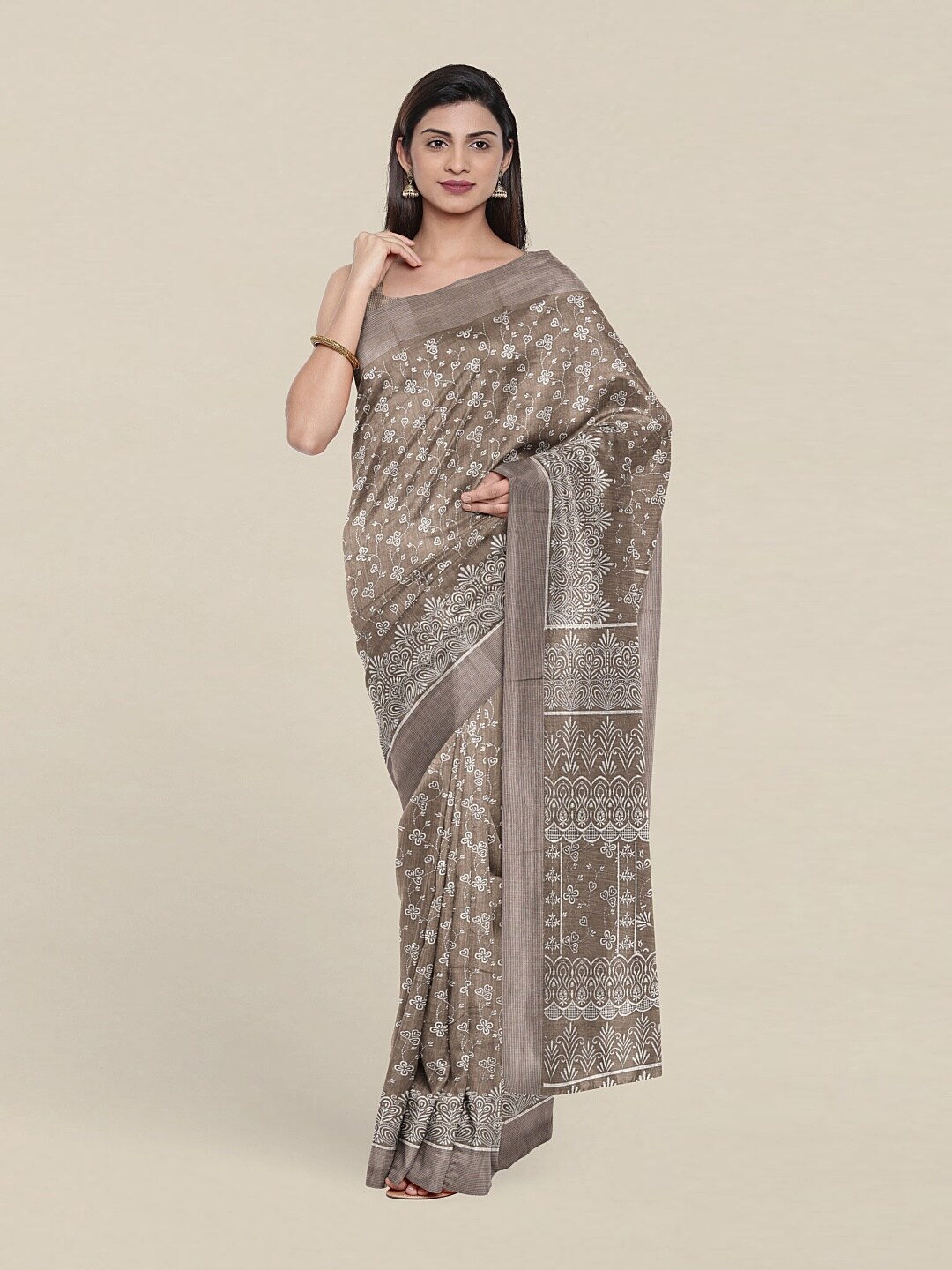 

Pothys Grey & White Floral Printed Saree