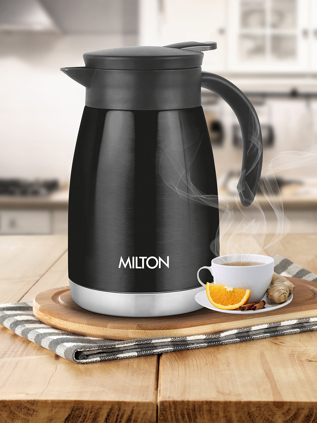 

Milton Black Bistro 800 Thermosteel 24 Hours Hot and Cold Carafe 770 ml