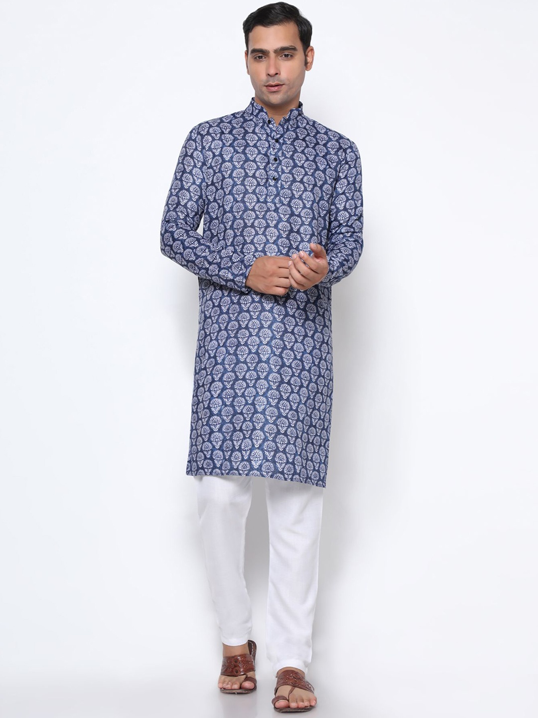 

Phenav Men Silk Ethnic Motifs Printed Khadi Kurta, Navy blue