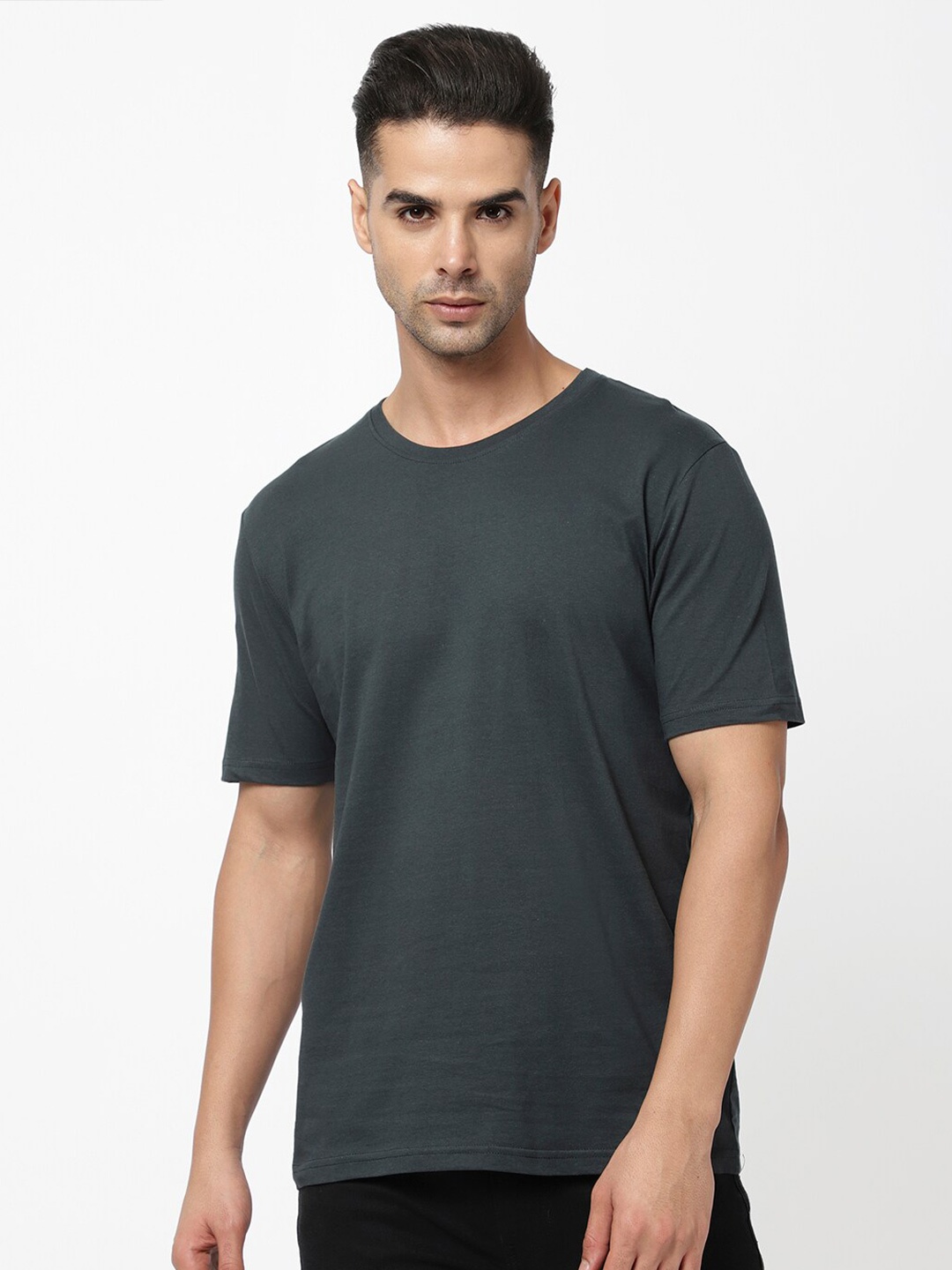 

R&B Men Solid Cotton Short Sleeves T-shirt, Green