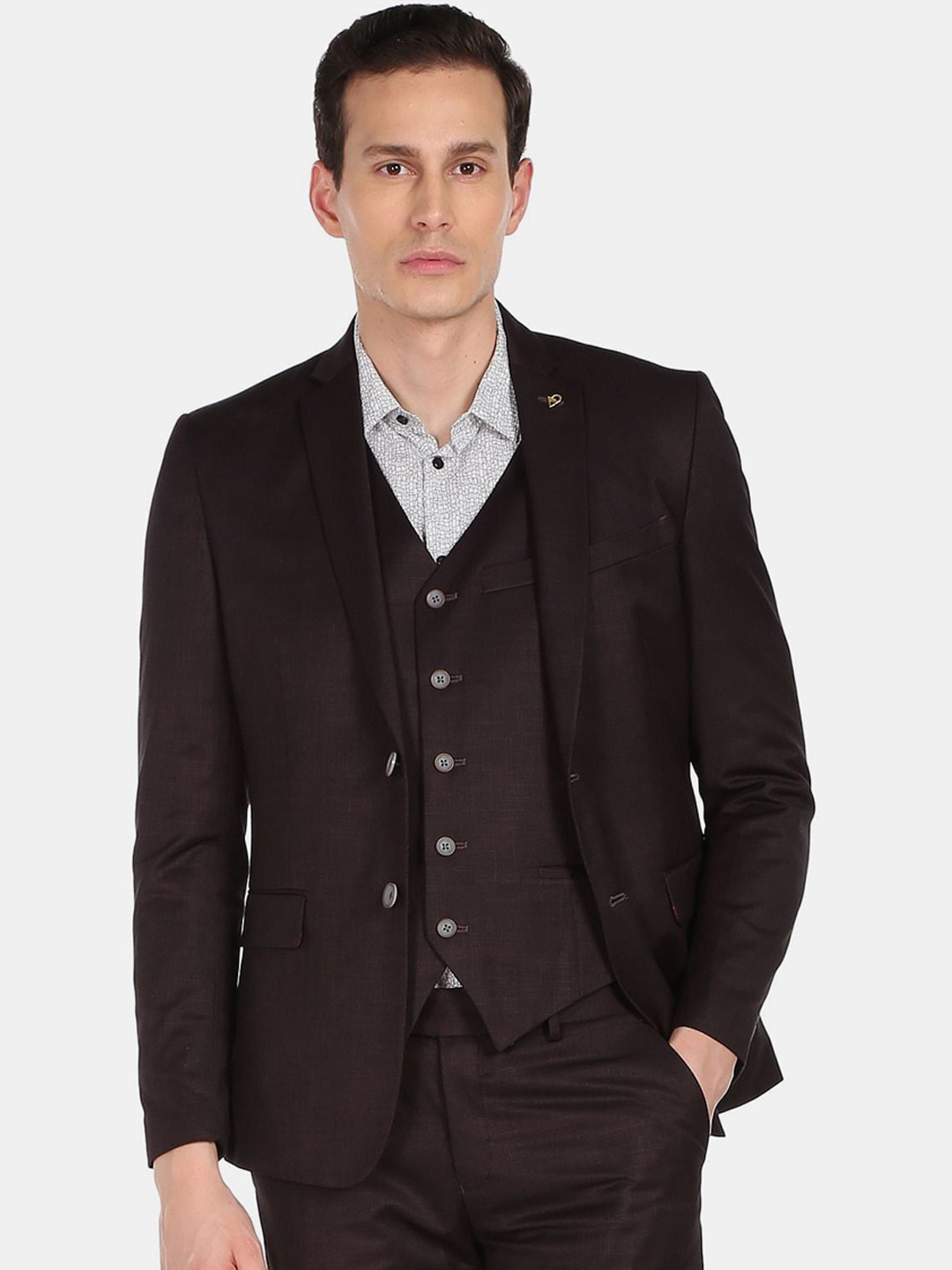 

AD By Arvind Men Burgundy Tailored Fit Solid 3 Piece Suit, Brown