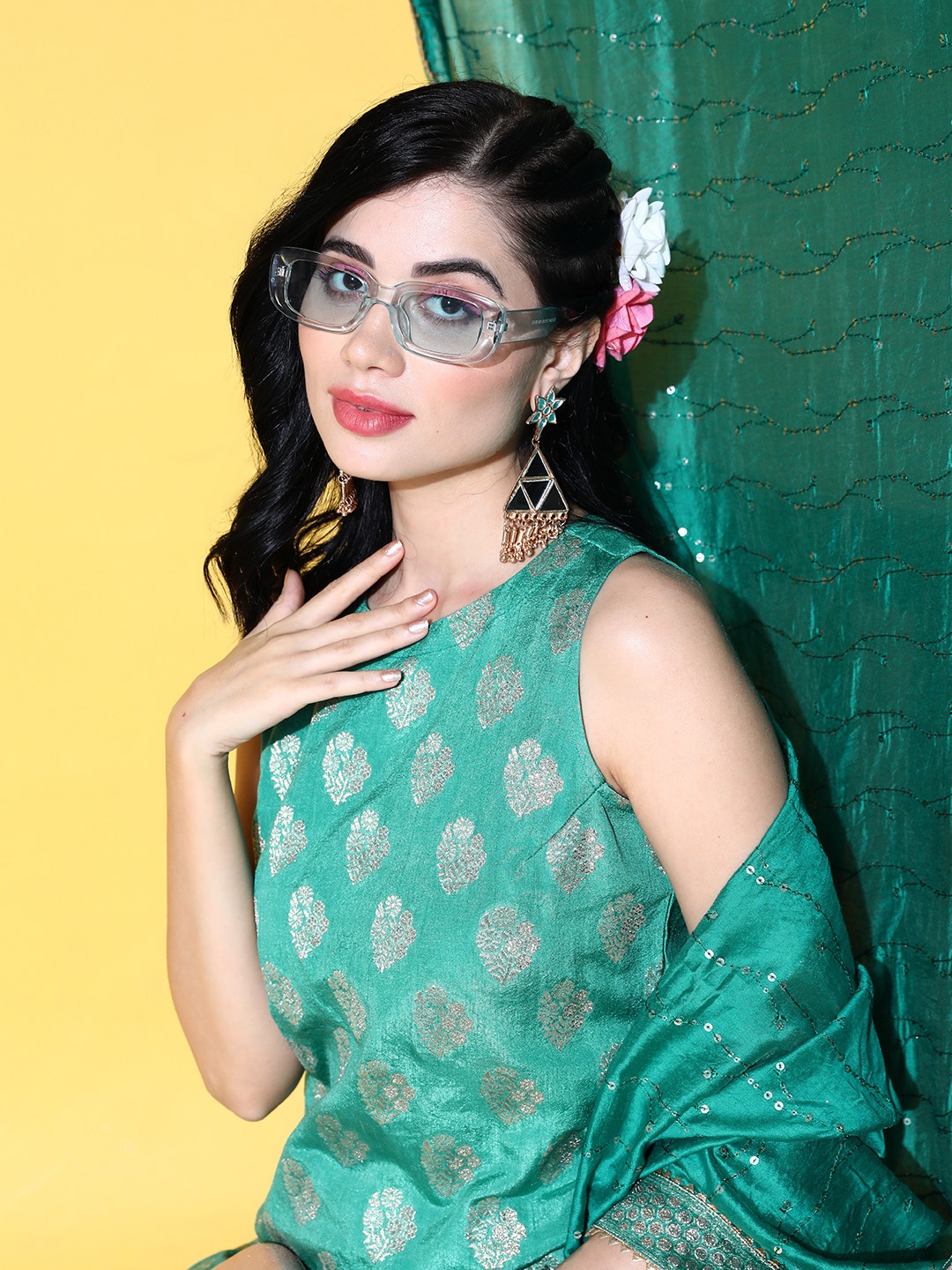 

Sunehri Women Ethnic Motifs Silk Blend Brocade Kurta Set, Teal
