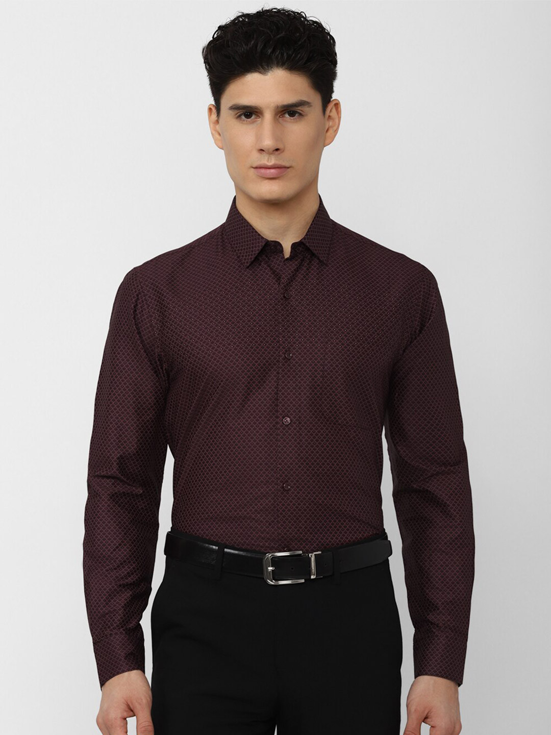 

Peter England Men Slim Fit Formal Shirt, Maroon