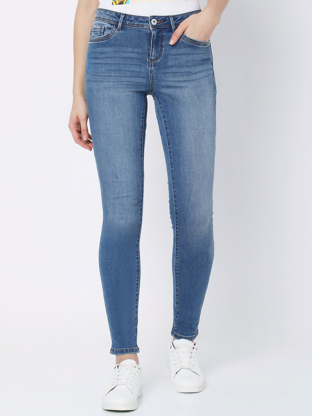 

Vero Moda Women Blue Low Distress Light Fade Stretchable Jeans
