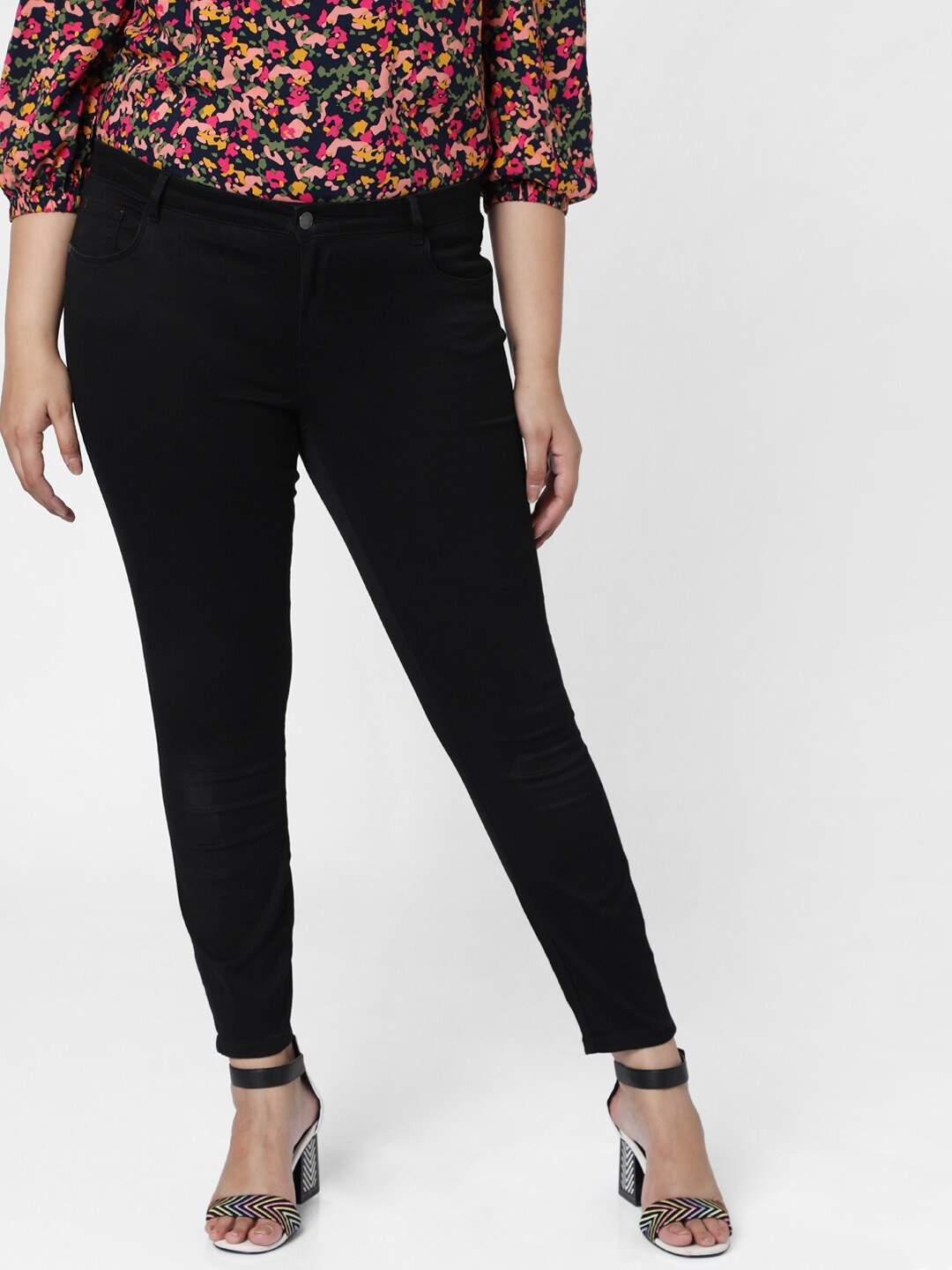 

VERO MODA CURVE Women Black Mildly Distressed Stretchable Jeans