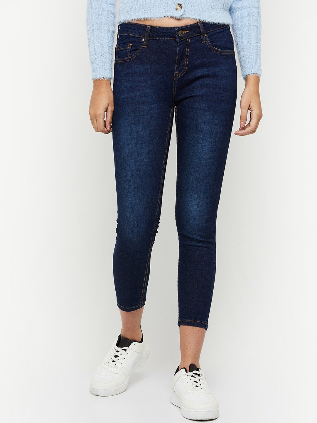 

max Women Blue Light Fade Jeans