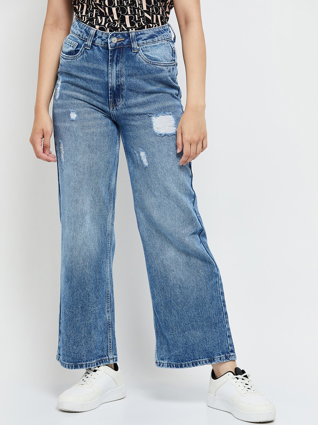 

max Women Blue Mildly Distressed Heavy Fade Jeans