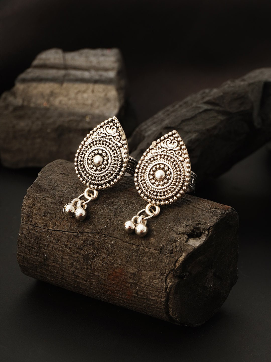 

Urmika Set of 2 Stone Studded Toe Rings, Silver
