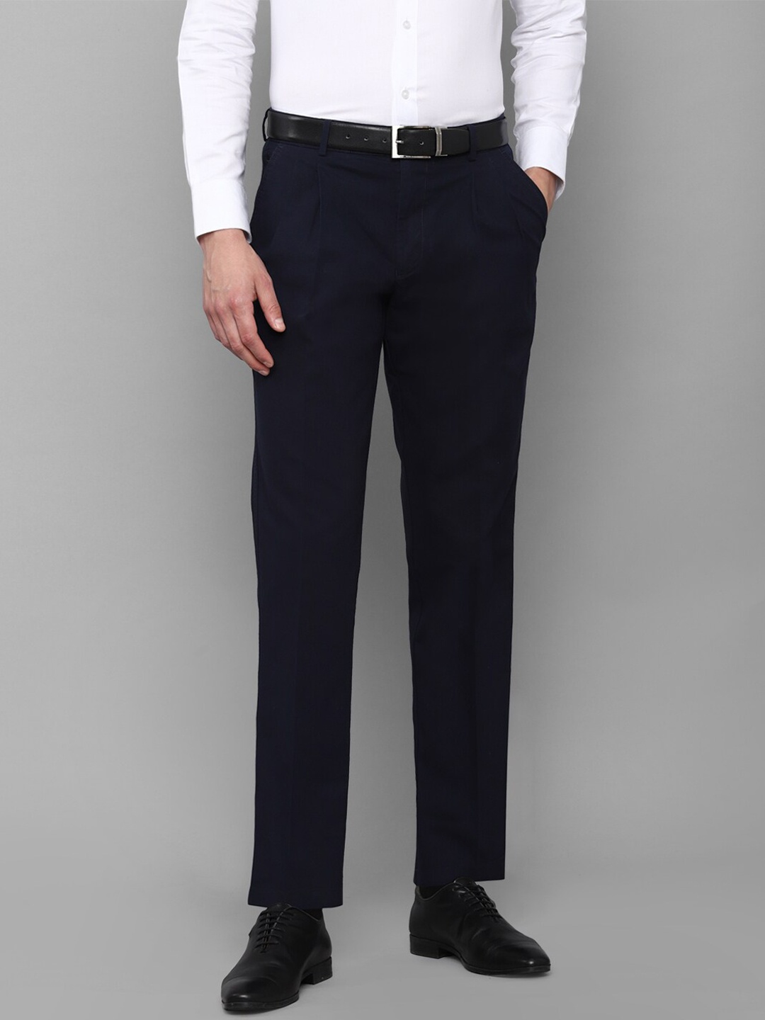 

Louis Philippe Men Navy Blue Solid Cotton Pleated Formal Trousers