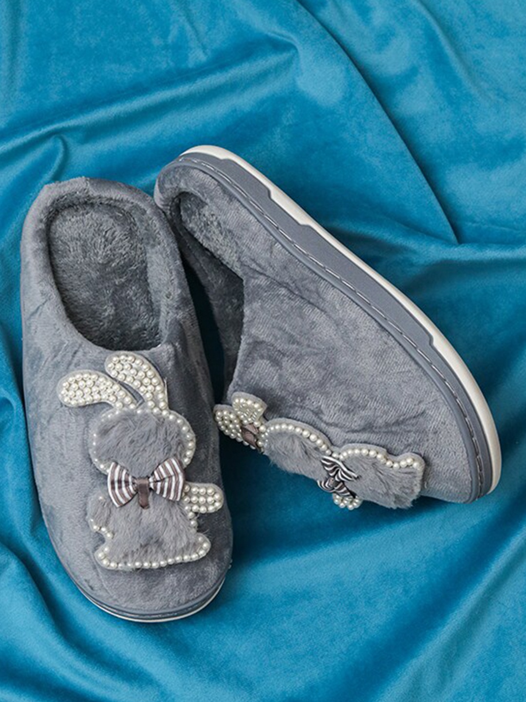 

Brauch Women Grey & White Self Design Room Slippers