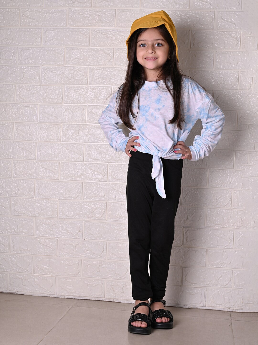 

LilPicks Girls Blue & Black Tie Dye Printed Top with Legging