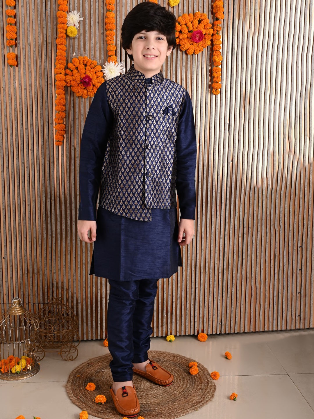 

LilPicks Boys Blue Ethnic Motifs Raw Silk Kurta with Pyjamas