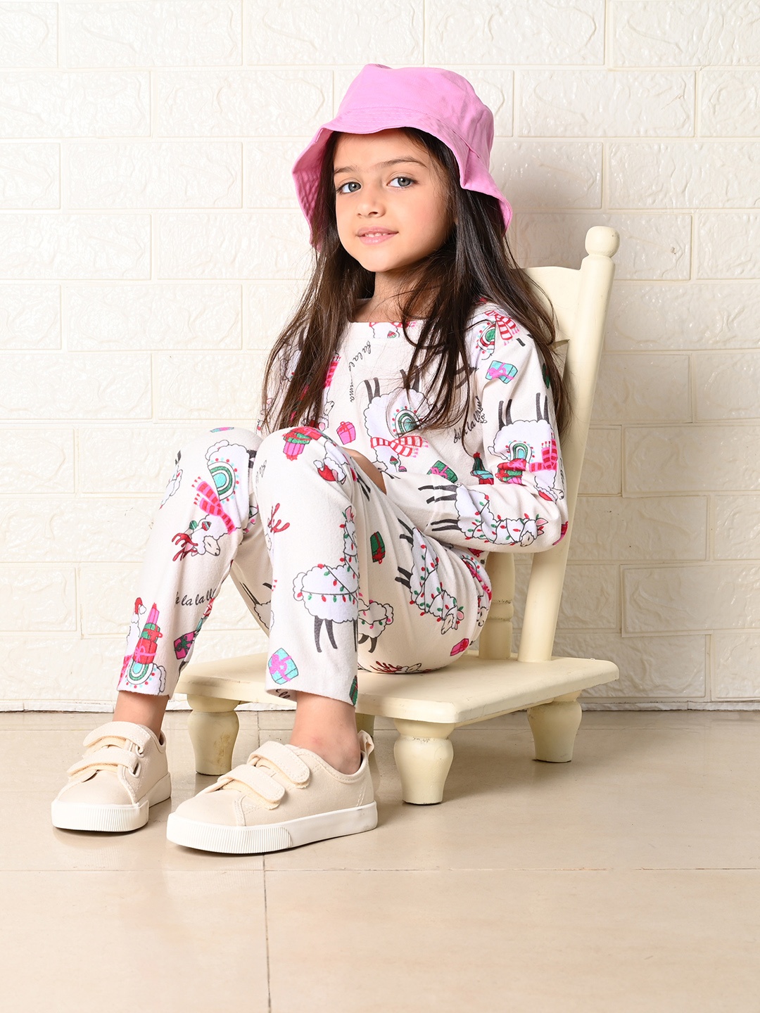 

LilPicks Girls Beige & Red Printed Top with Leggings