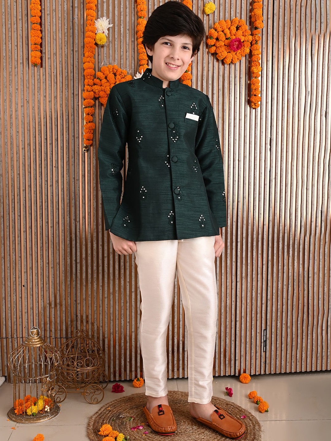 

LilPicks Boys Green Embroidered Raw Silk Kurta with Pyjamas