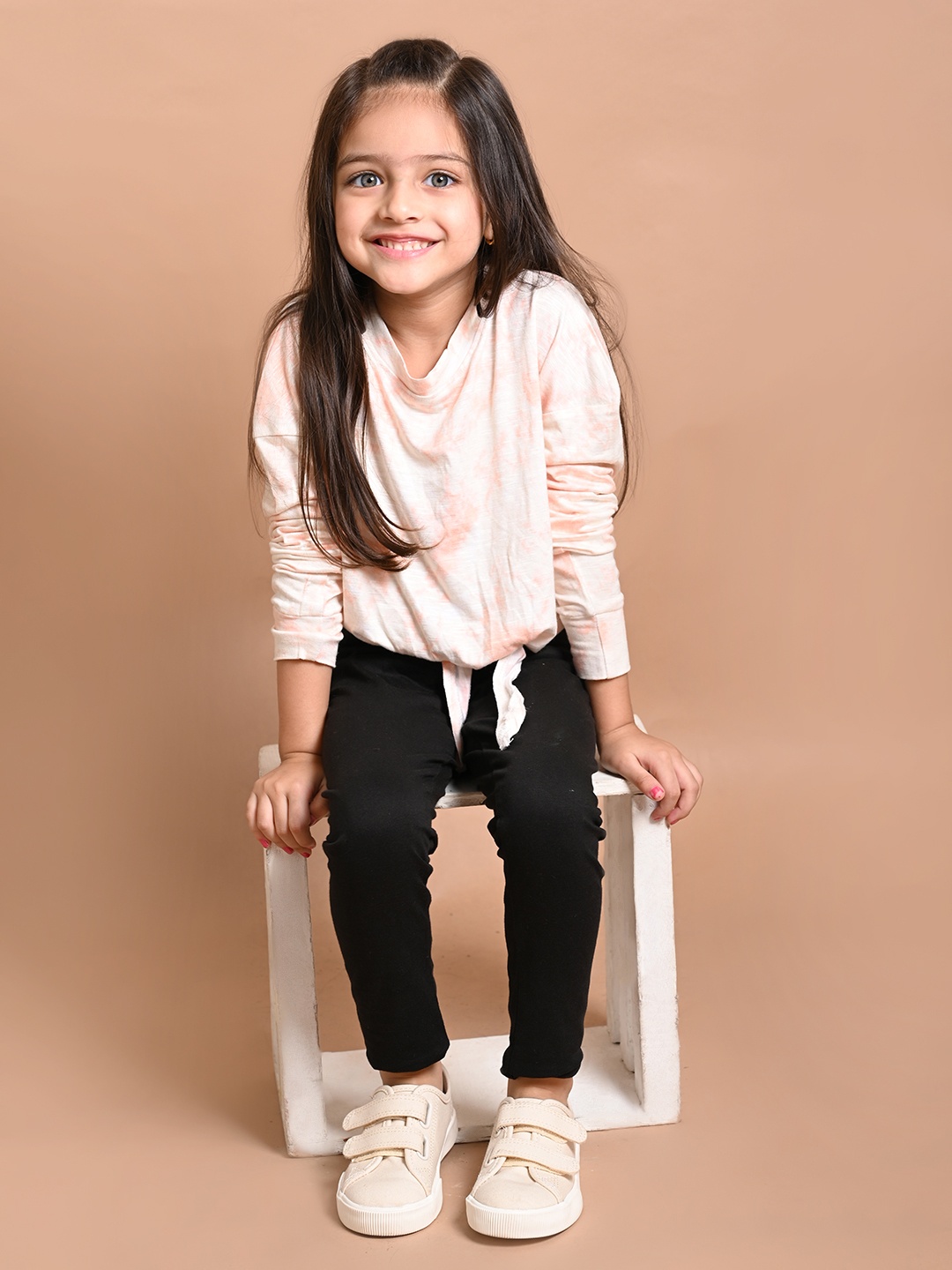 

LilPicks Girls Peach-Coloured & Black Printed Top with Leggings