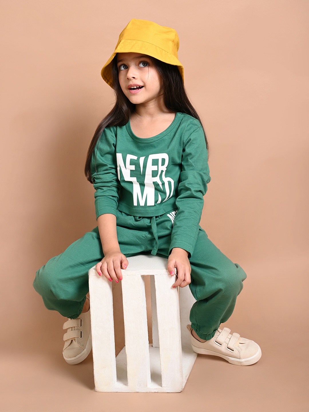 

LilPicks Girls Green & White Printed Top with Trousers