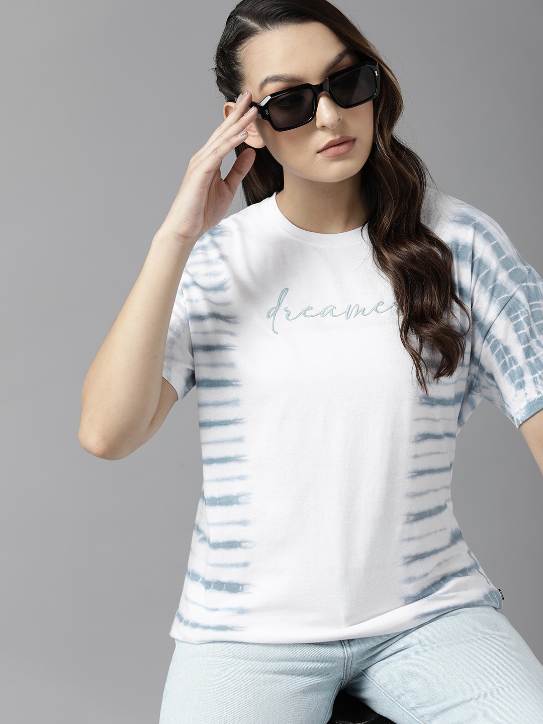 

Roadster Women White & Blue Tie and Dye Dyed T-shirt