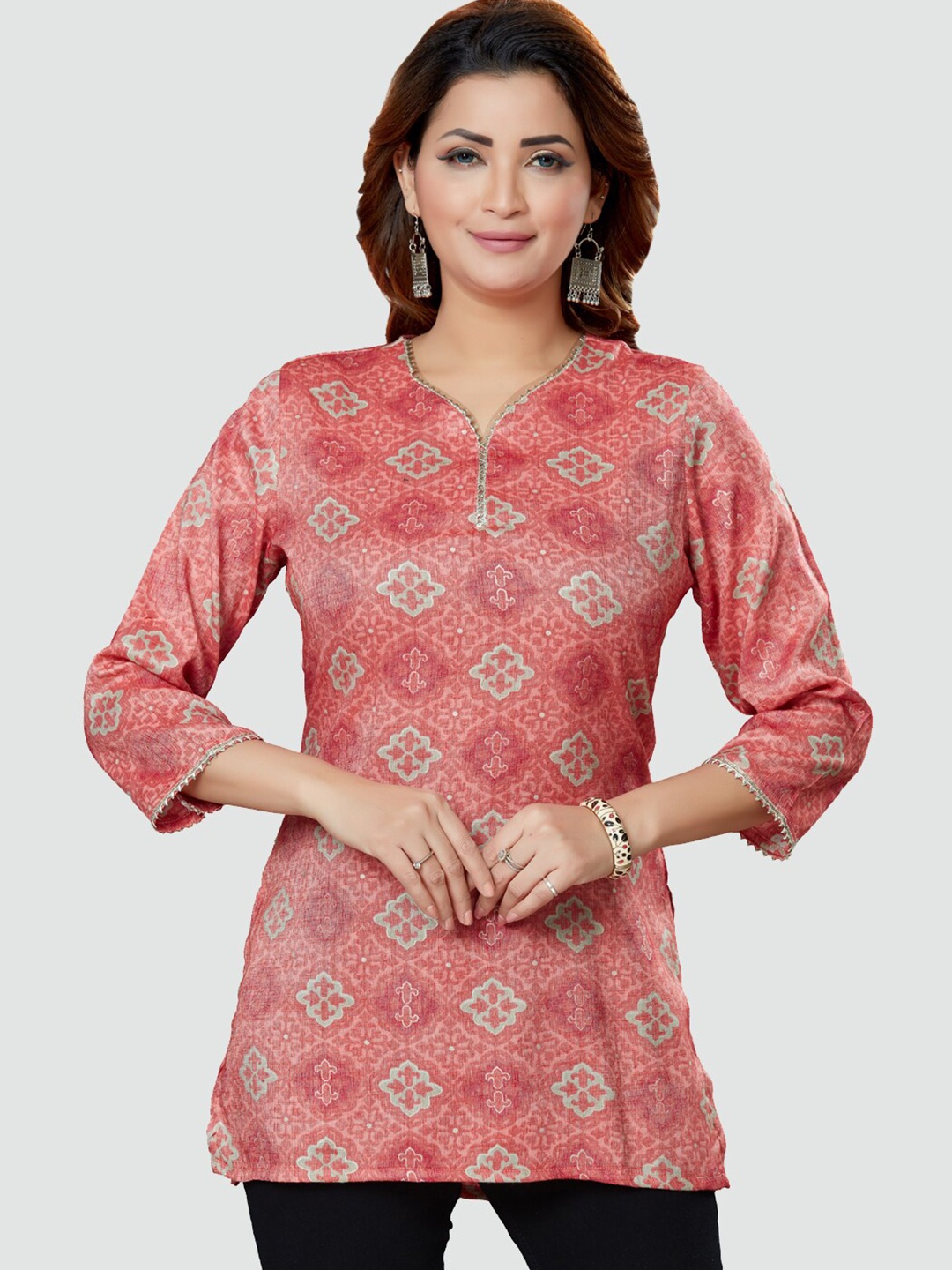 

Saree Swarg Geometric Printed V-Neck Kurti, Pink