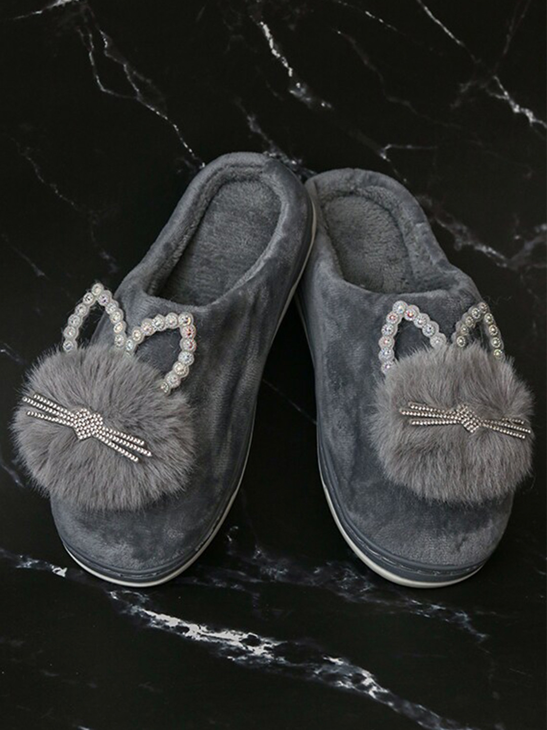 

Brauch Women Grey & White Room Slippers