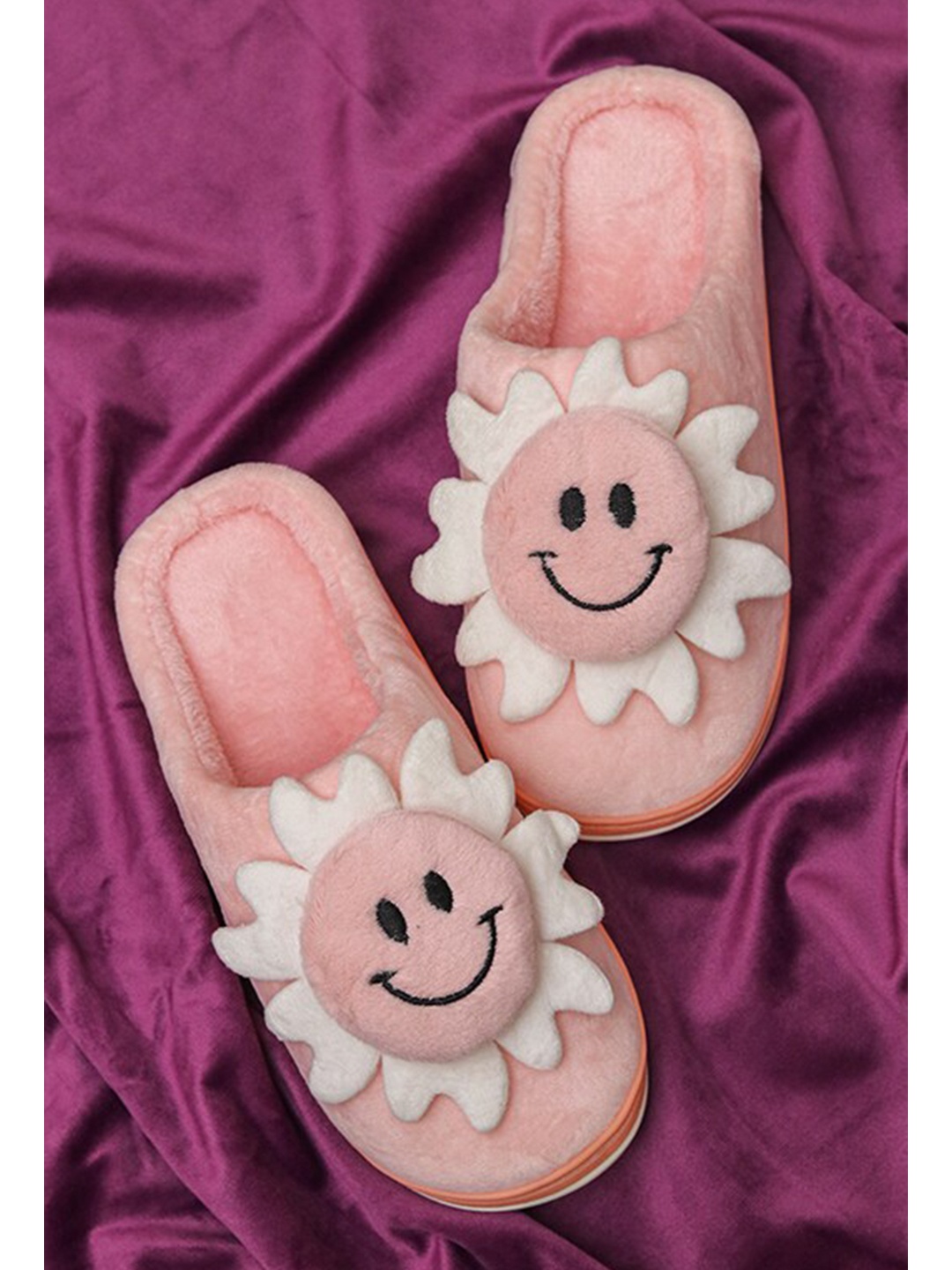 

Brauch Women Peach-Coloured & White Self Design Room Slippers