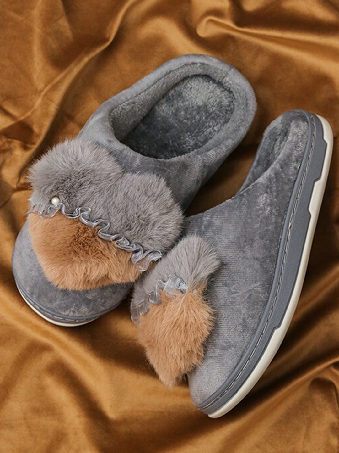 

Brauch Women Grey & Brown Embellished Room Slippers