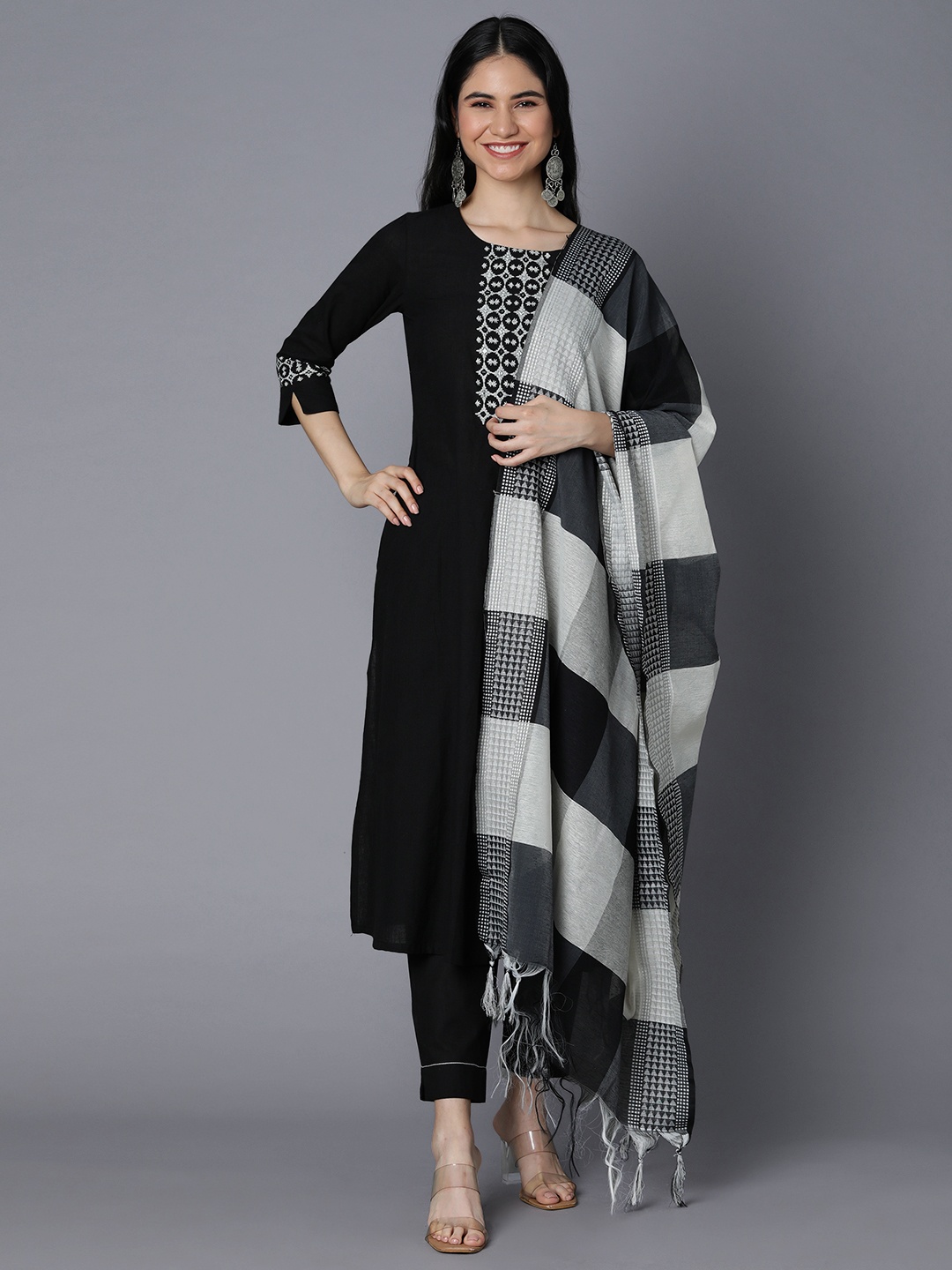 

KAMI KUBI Women Black Embroidered Pure Cotton Kurta With Trousers & Dupatta