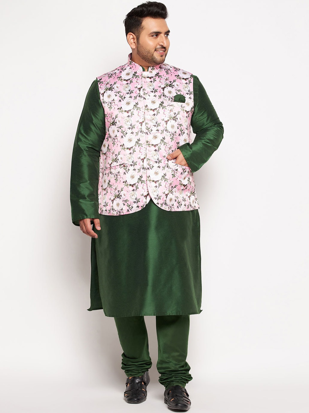 

VASTRAMAY Men Green Floral Kurta with Churidar