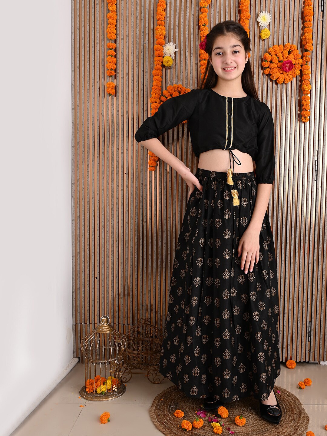

LilPicks Girls Black & Gold Printed Ready to Wear Lehenga Choli
