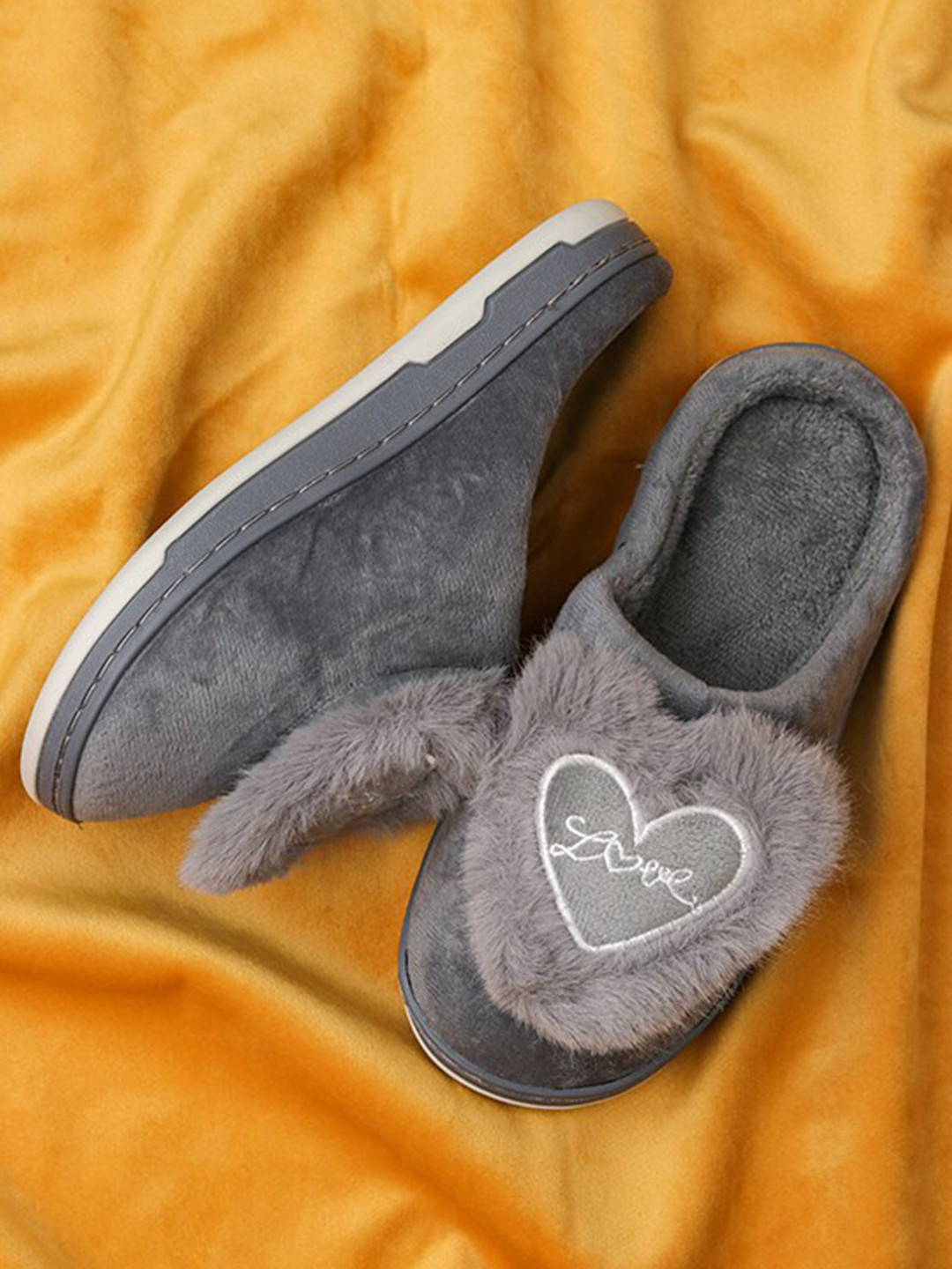 

Brauch Women Grey & White Room Slippers