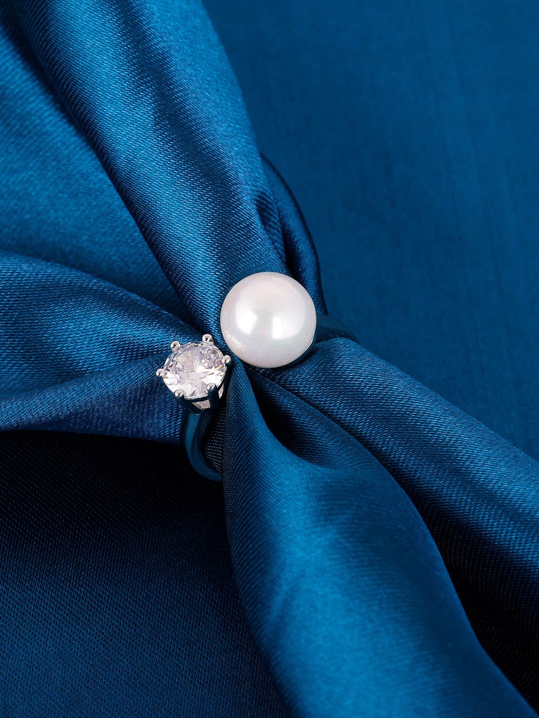 

GIVA Rhodium-Plated 925 Sterling Silver Pearl Stone Studded Ring