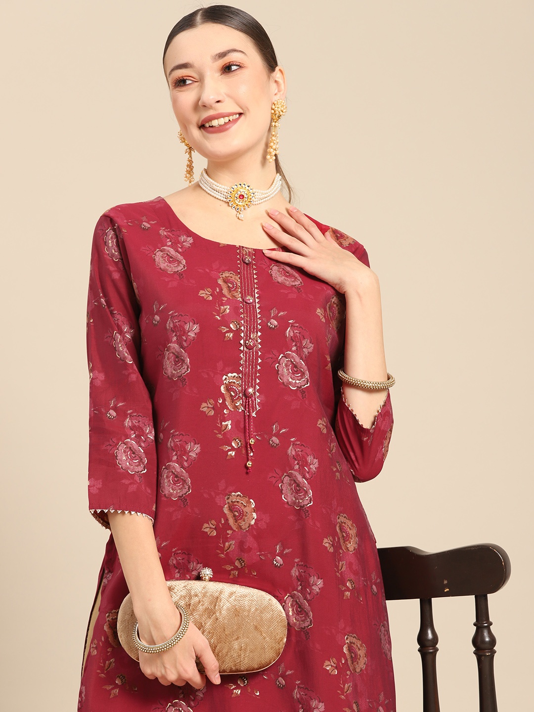 

Sangria Women Maroon Floral Printed Gotta Patti Kurta