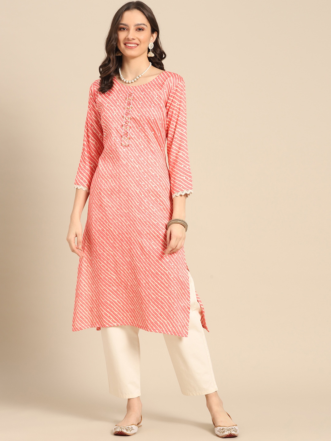 

Sangria Women White & Peach-Coloured Leheriya Printed Kurta