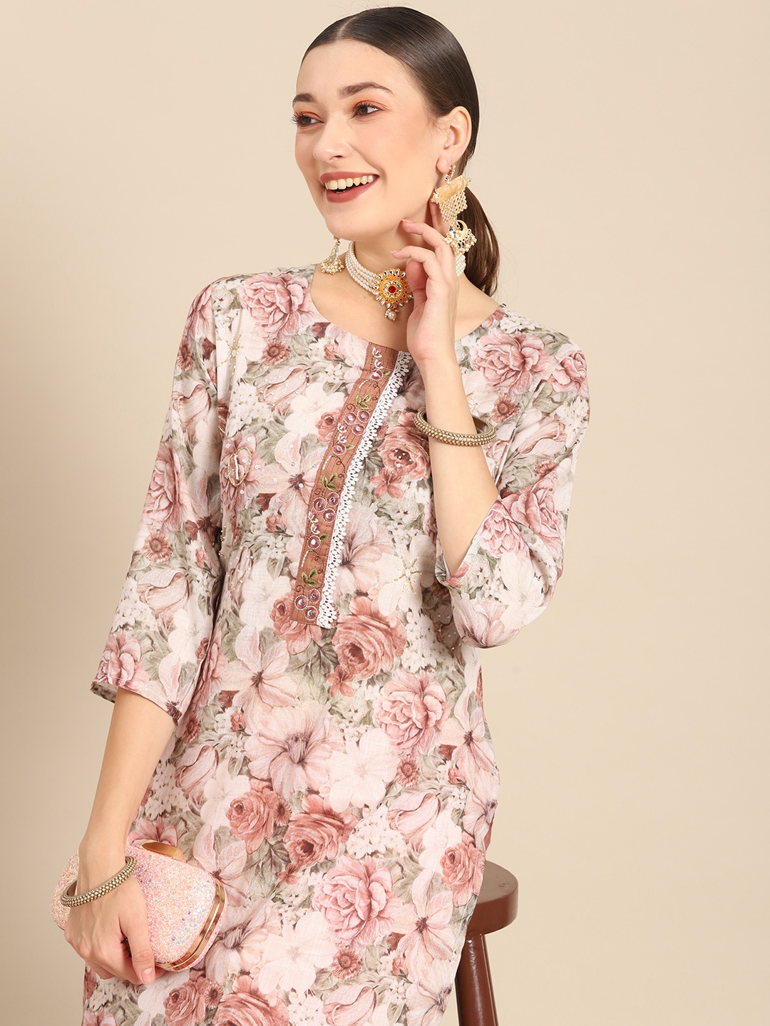 

Sangria Women White & Pink Floral Printed Kurta